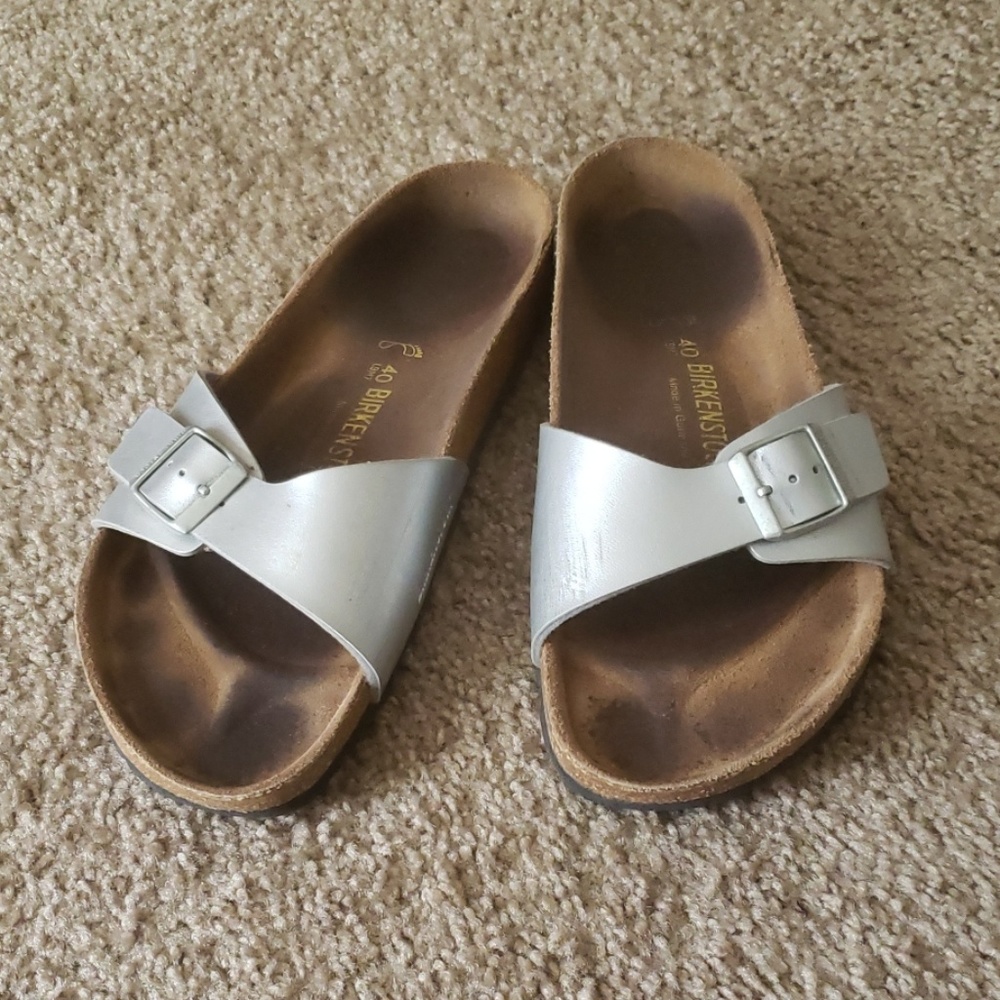 Birkenstock one strap silver shoes